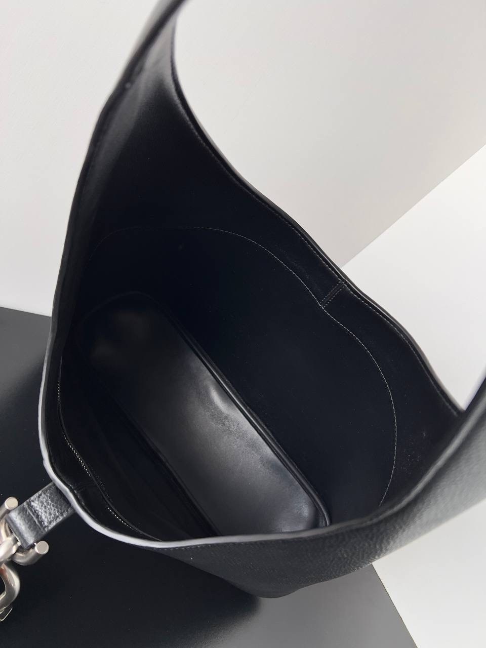 сумка balenciaga с замком в черном цвете,сумка balenciaga с замком,женская сумка через плечо из натуральной кожи,сумка-мешок женская из натуральной воловьей кожи,сумка женская через плечо шоппер