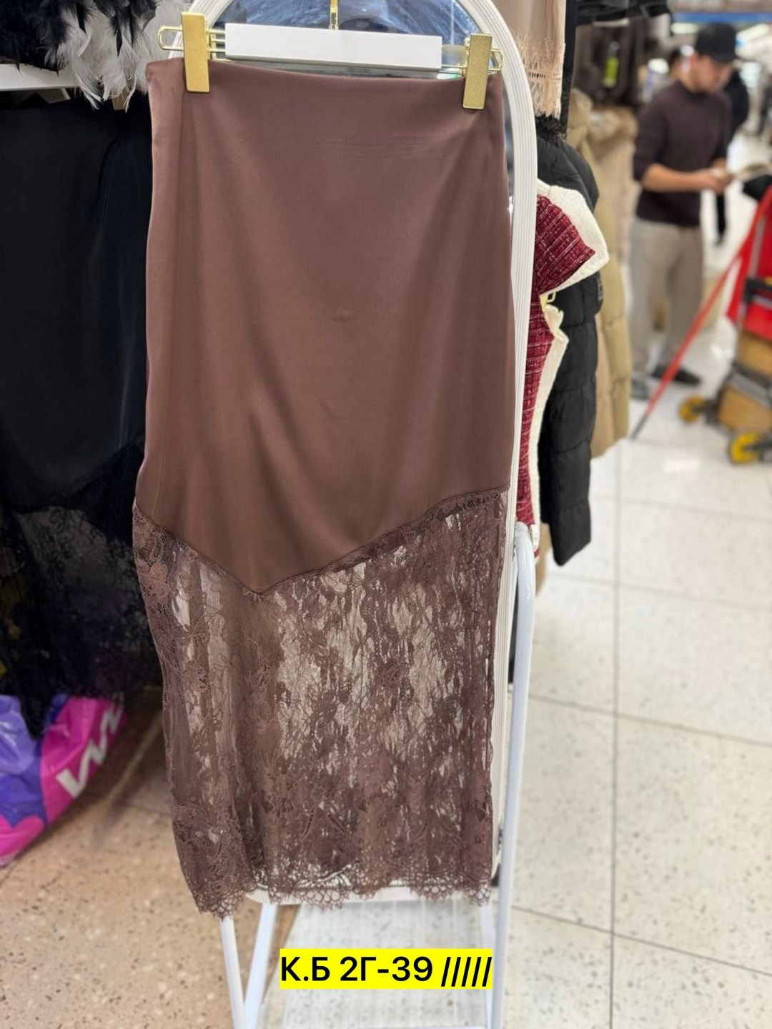 юбка с кружевом по низу,юбка с кружевом,юбка с кружевами,юбка с гипюром,кожаная юбка с кружевом