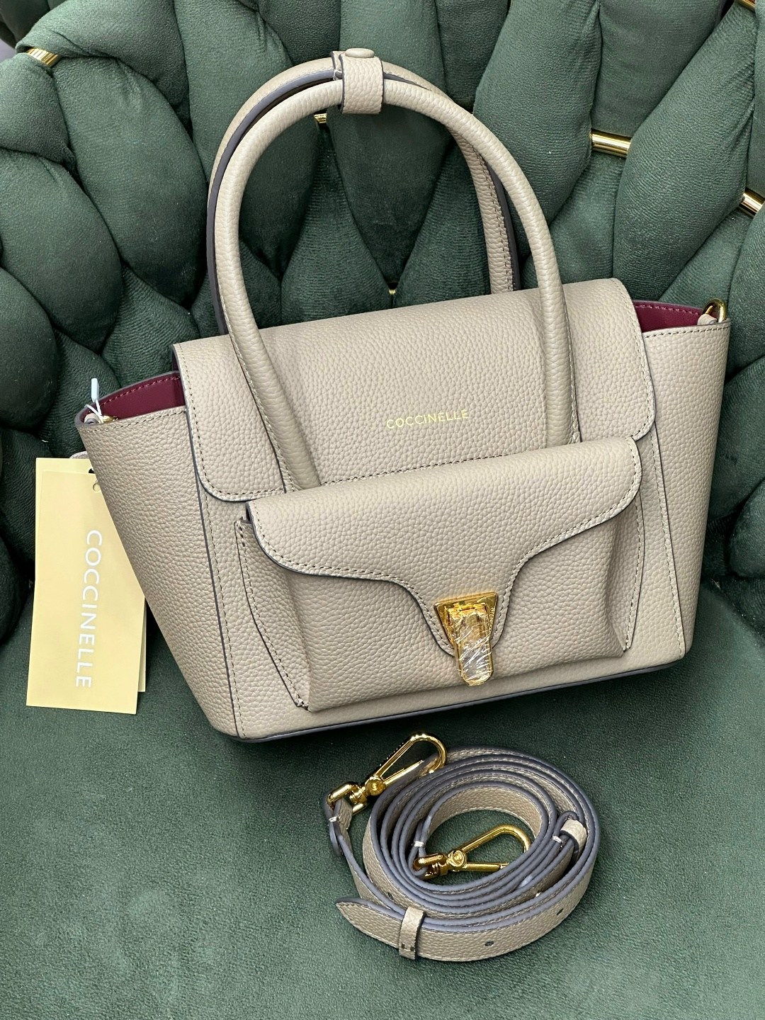 сумка coccinelle,сумка beat классическая с клапаном coccinelle,женская сумка coccinelle,сумка coccinelle arlettis,coccinelle сумка liya medium цвет серый