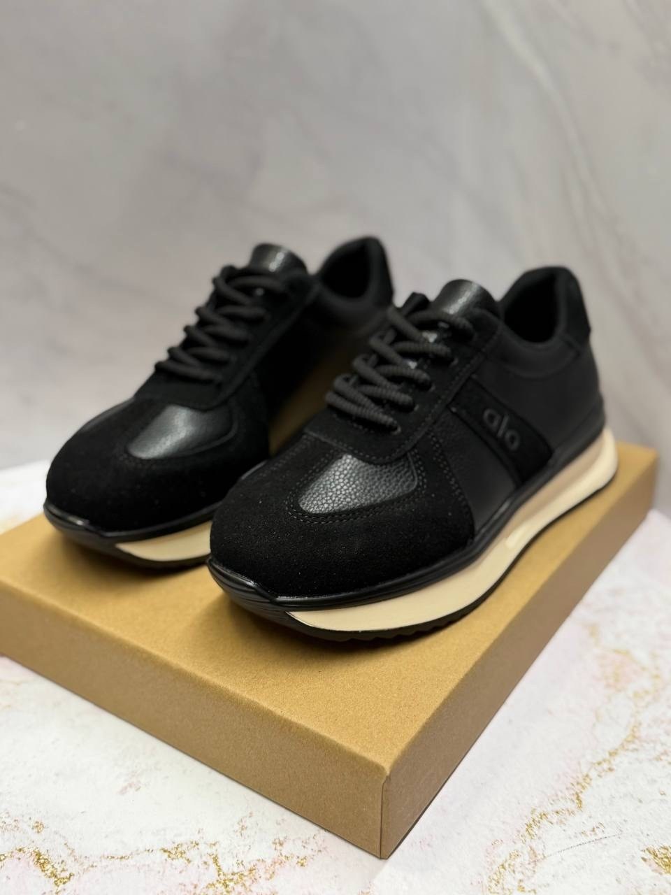 ,кроссовки женскиe,кроссовки для женщин,спортивная ,брендовые кроссовки