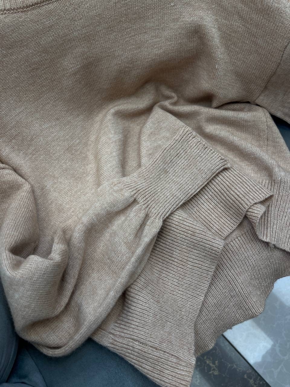 джемпер бежевый,свитер оверсайз,свитер,мода шик джемпера,женские кофты