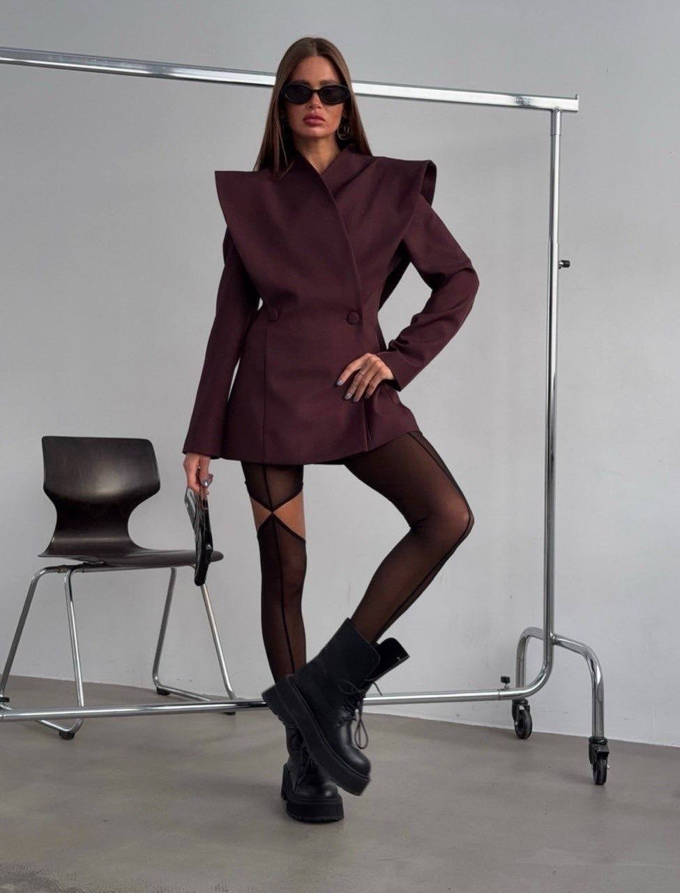 дизайн костюма,современная мода,жакет с архитектурными плечами,дизайнерская одежда