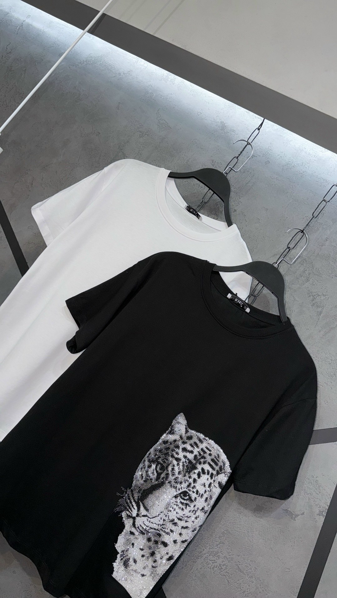 свитшот со стразами,женский свитшот,женская кофта,футболка оверсайз со стразам,футболка со стразами женская