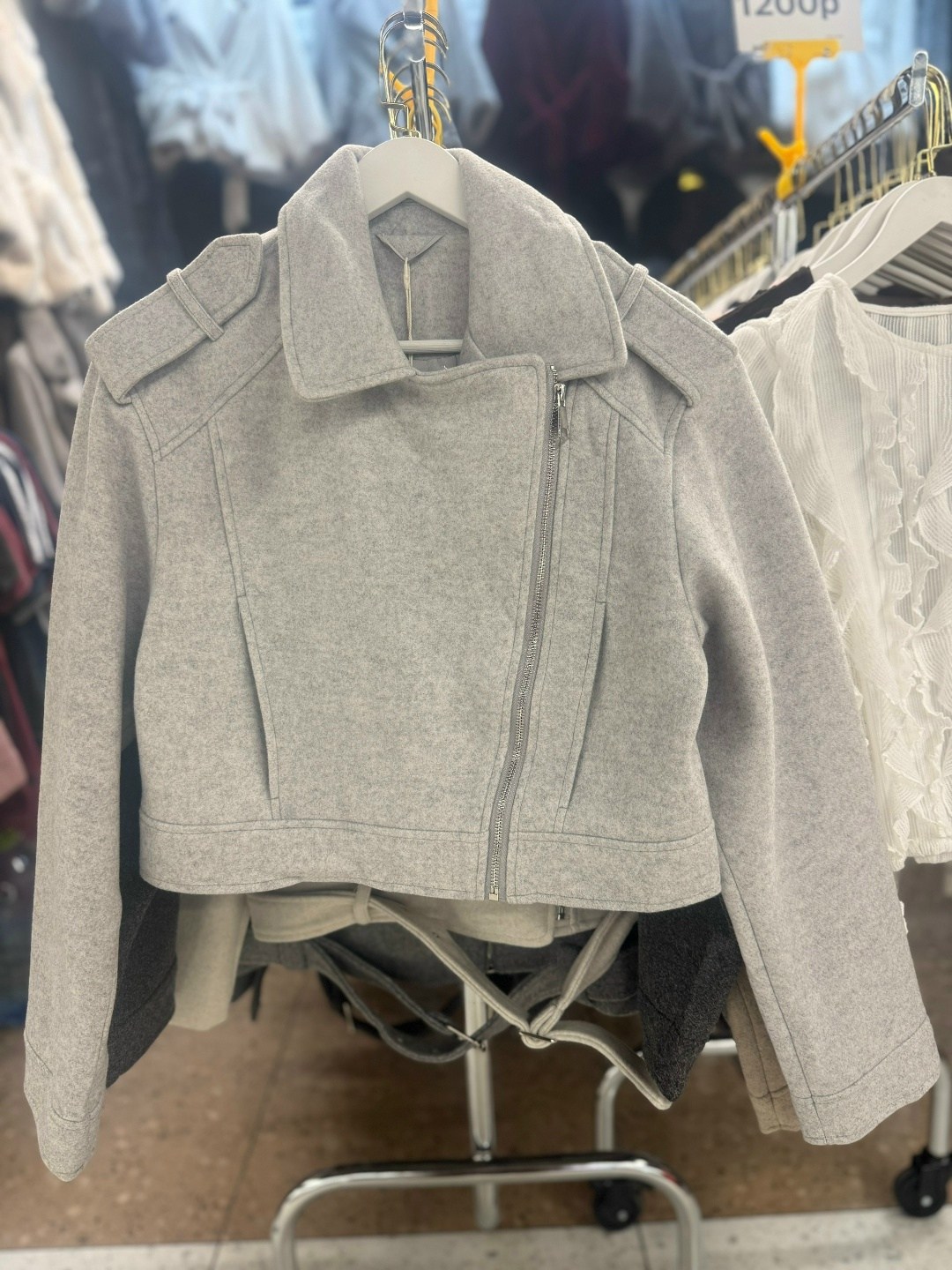 косуха куртка укороченная оверсайз из ткани цвет светло-серый,куртка косуха,куртка косуха женская,женская косуха,женская куртка