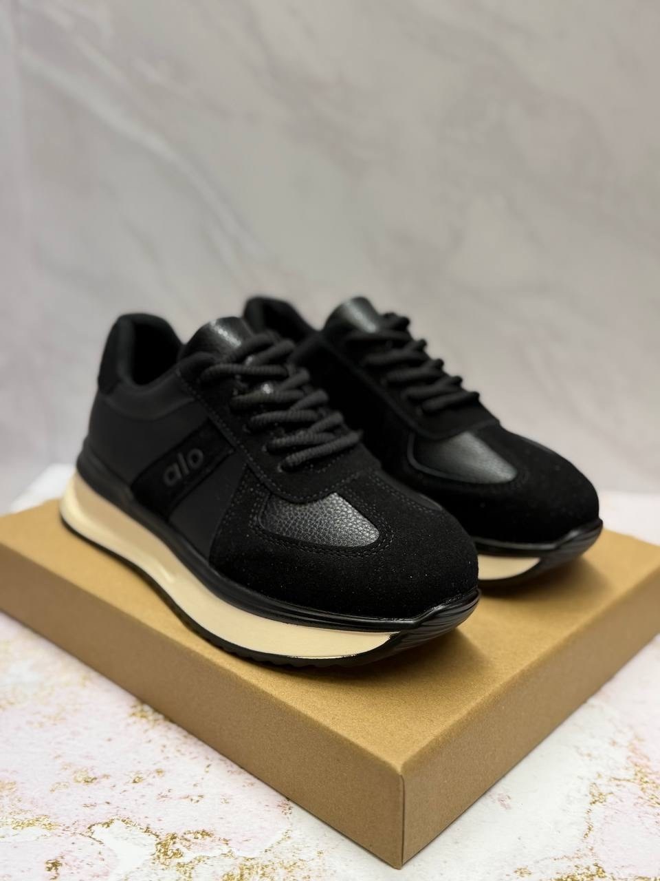 ,кроссовки женскиe,кроссовки для женщин,спортивная ,брендовые кроссовки