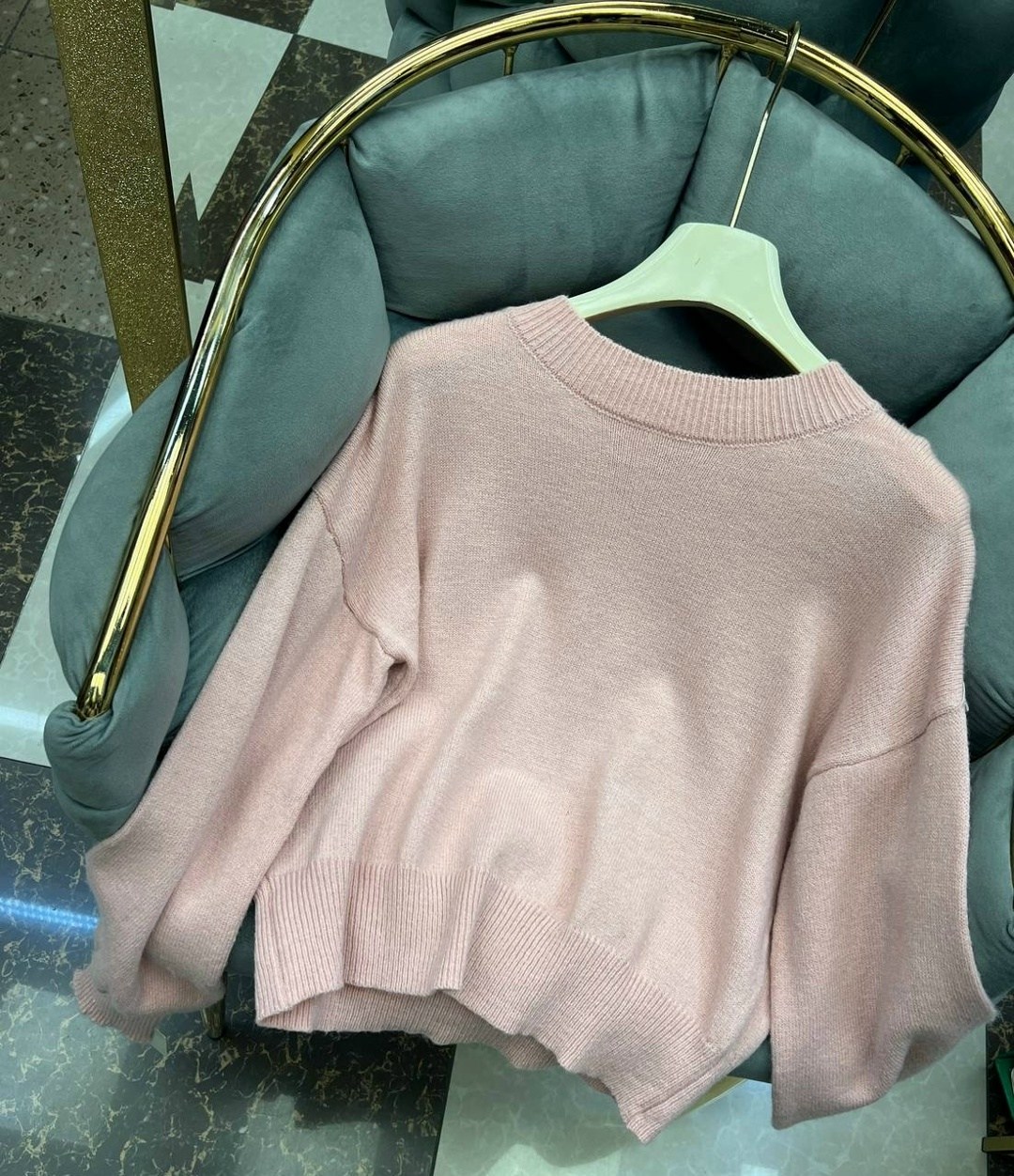 джемпер бежевый,свитер оверсайз,свитер,мода шик джемпера,женские кофты