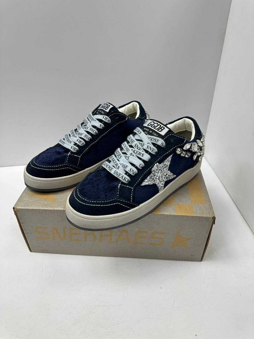 кеды golden goose,кеды super-star с блестками golden goose черный,лаковые кроссовки golden goose,кроссовки golden goose с пайетками на платформе,кроссовки golden goose