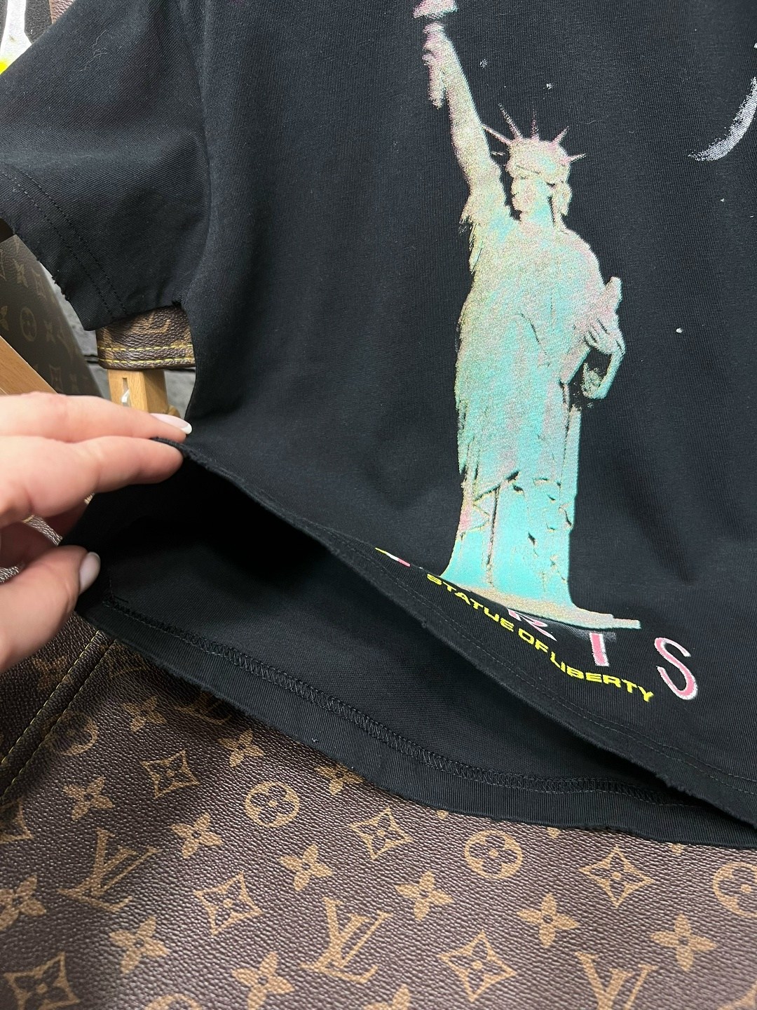 футболка louis vuitton,balenciaga paris liberty t-shirt medium fit l,дизайн футболки,майки balenciaga paris liberty t-shirt medium fit,футболки женские мужские