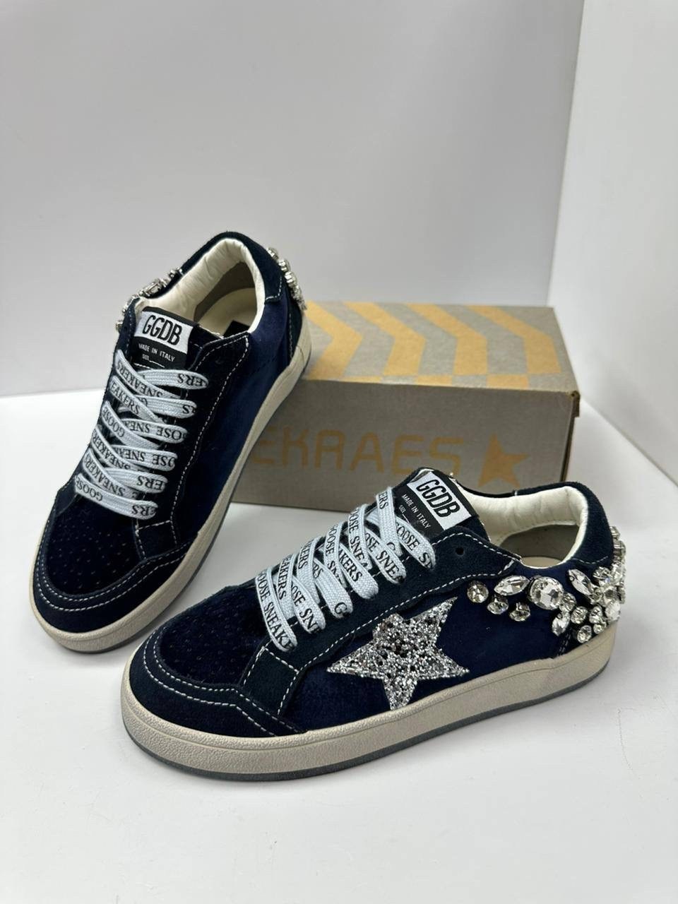 кеды golden goose,кеды super-star с блестками golden goose черный,лаковые кроссовки golden goose,кроссовки golden goose с пайетками на платформе,кроссовки golden goose