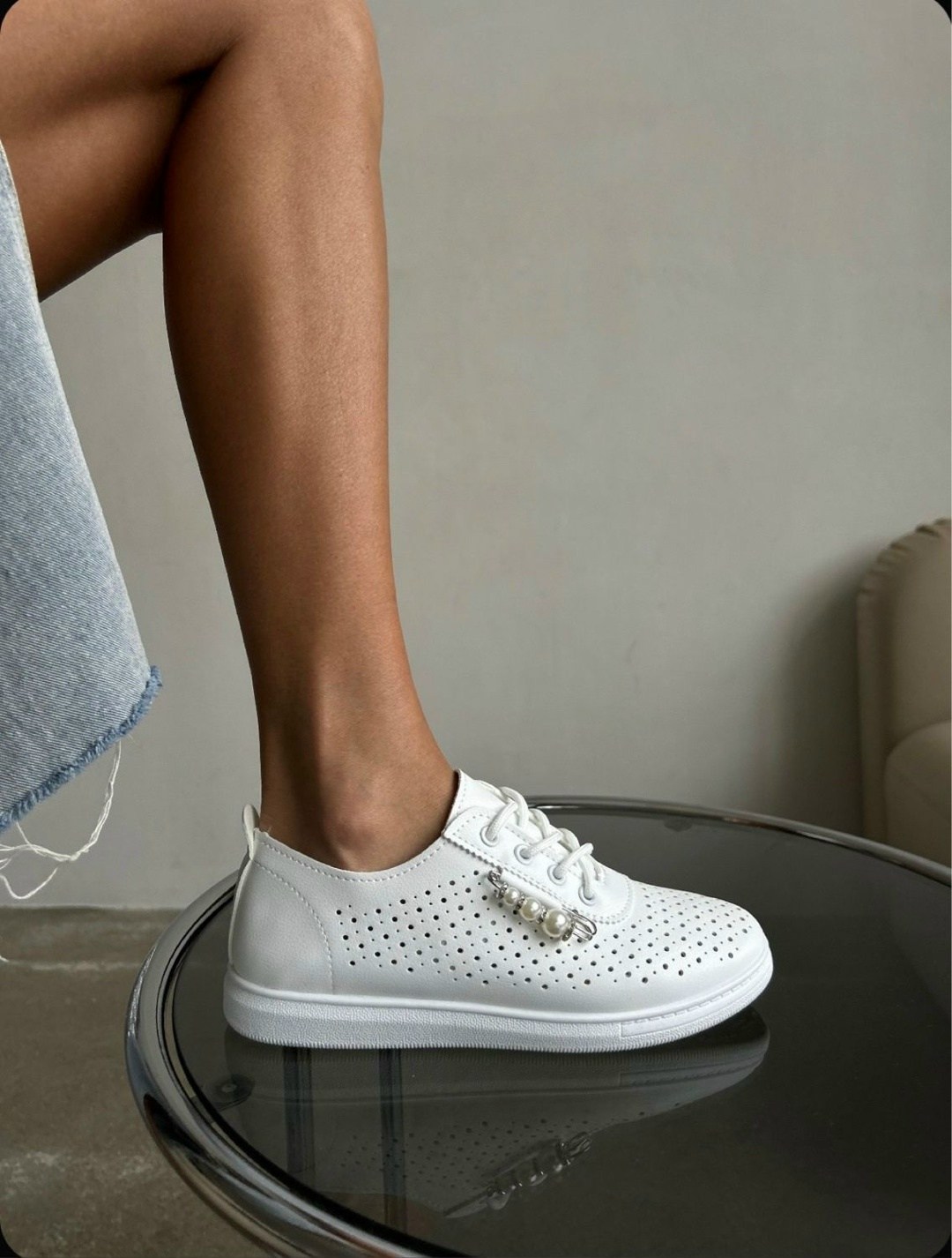 ,кеды женски,кеды кожаные перфорированные,белые летние кеды,кеды белые с перфорацией