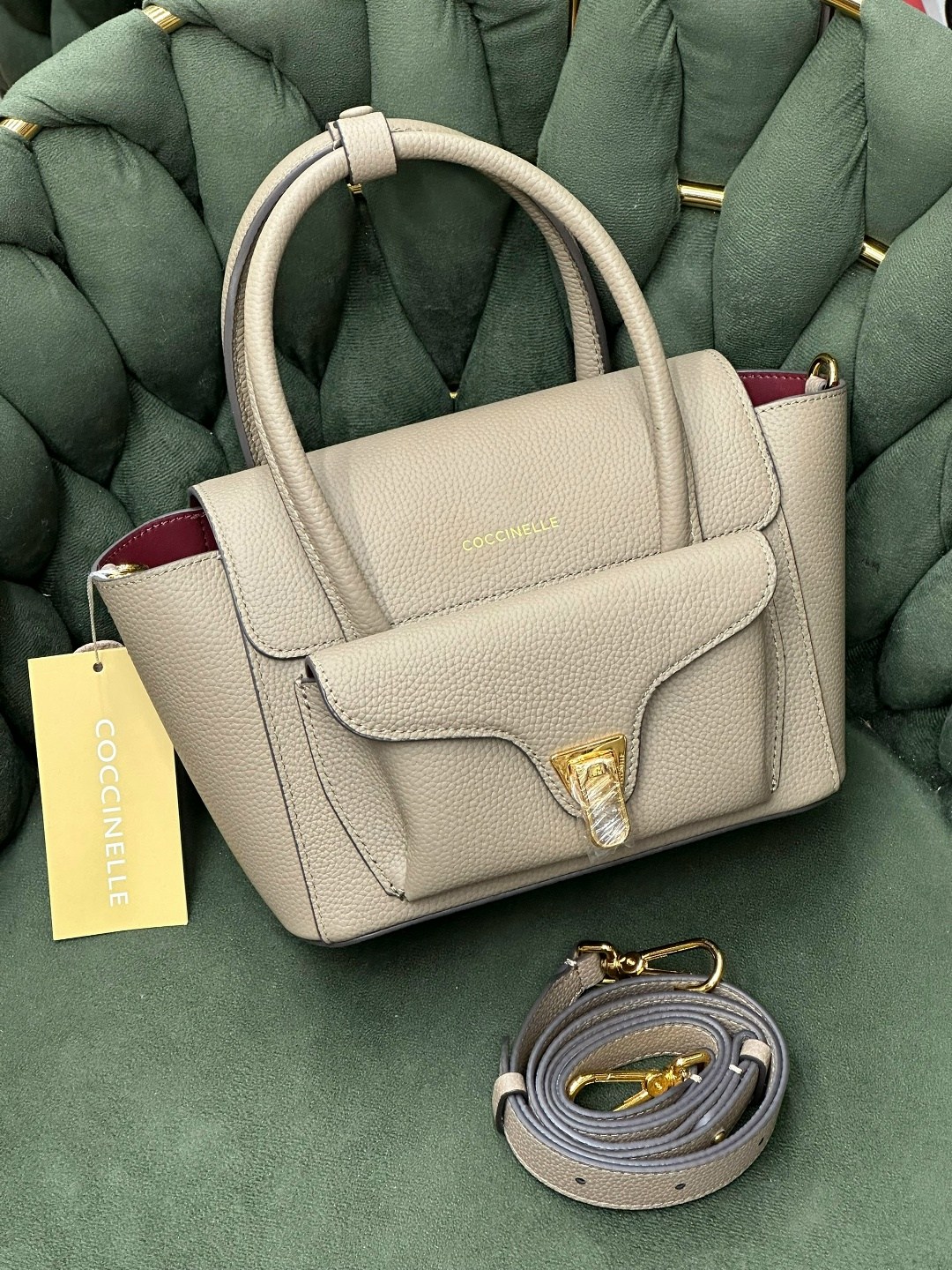 сумка coccinelle,сумка beat классическая с клапаном coccinelle,женская сумка coccinelle,сумка coccinelle arlettis,coccinelle сумка liya medium цвет серый