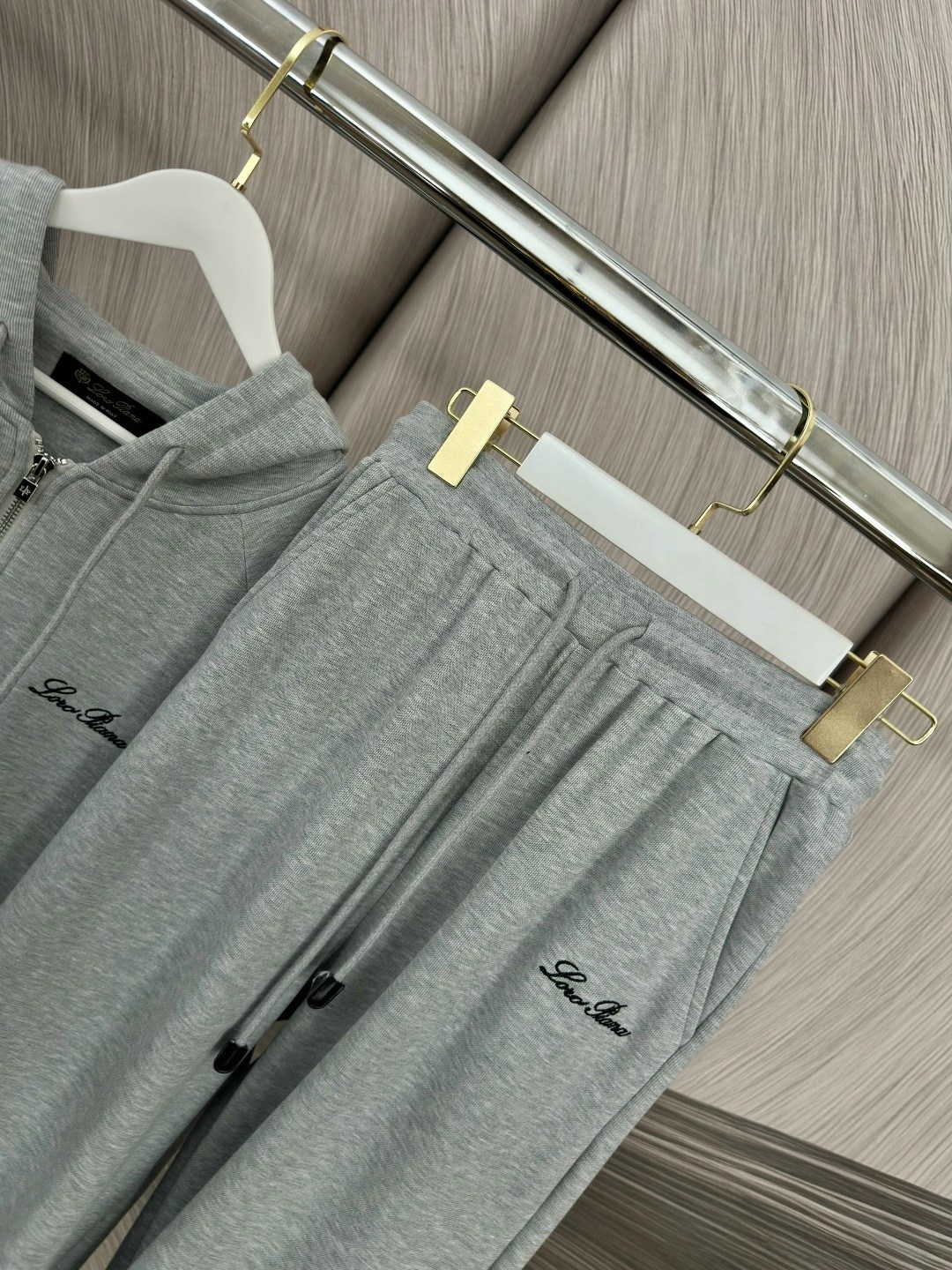 трикотажные костюмы,костюм brunello cucinelli,спортивный костюм brunello cucinelli,спортивный костюм miu miu женский,костюм спортивный