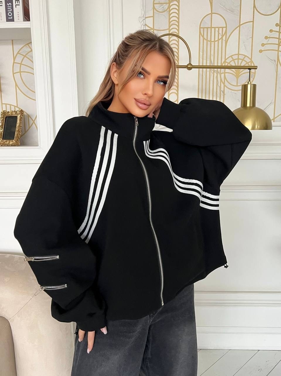 чёрная толстовка oversize с лампасами gloria jeans,костюм с лампасами,спортивный костюм женский,стильные костюмы,спортивный костюм