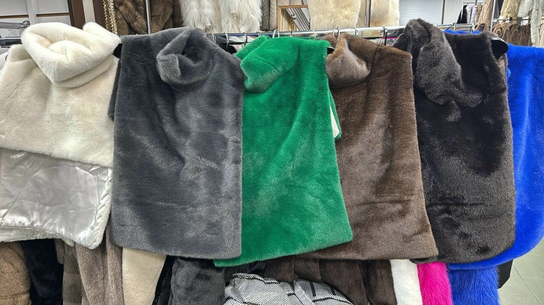 манишка из экомеха женская,меховая жилетка,меховая жилет,манишка женская меховая,манишка меховая норка azules