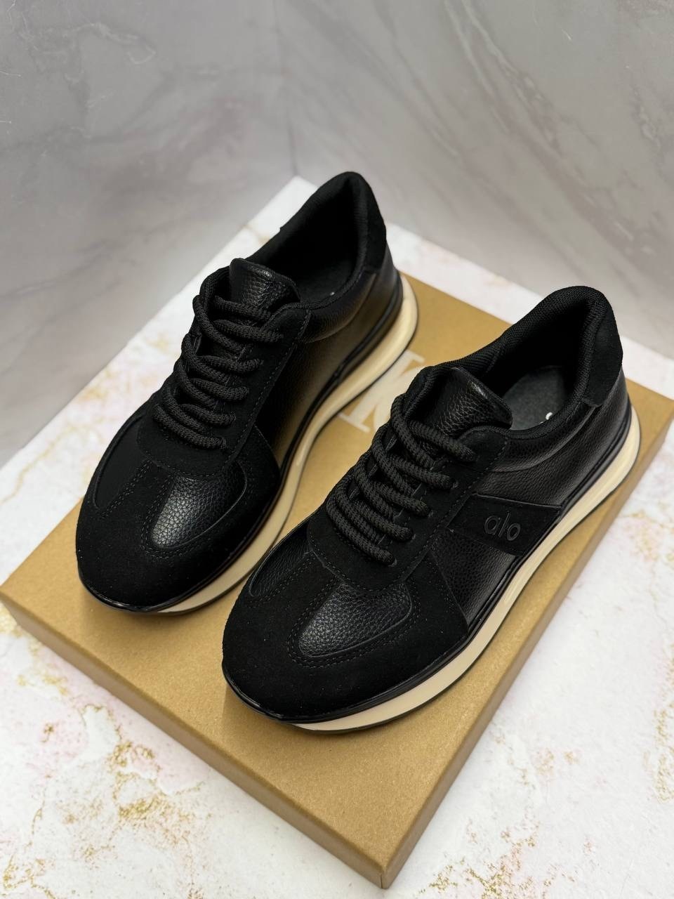 ,кроссовки женскиe,кроссовки для женщин,спортивная ,брендовые кроссовки