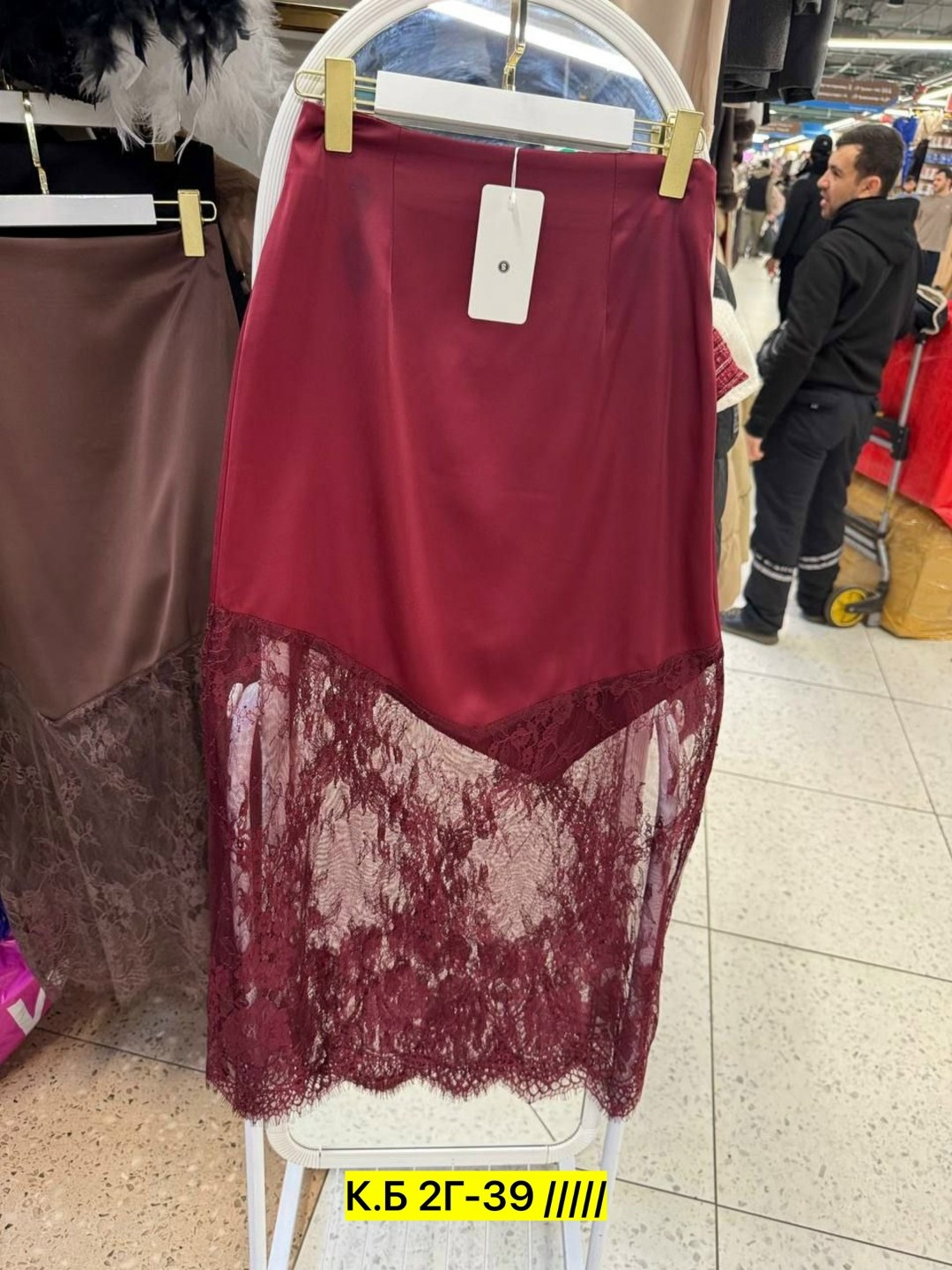 юбка с кружевом по низу,юбка с кружевом,юбка с кружевами,юбка с гипюром,кожаная юбка с кружевом