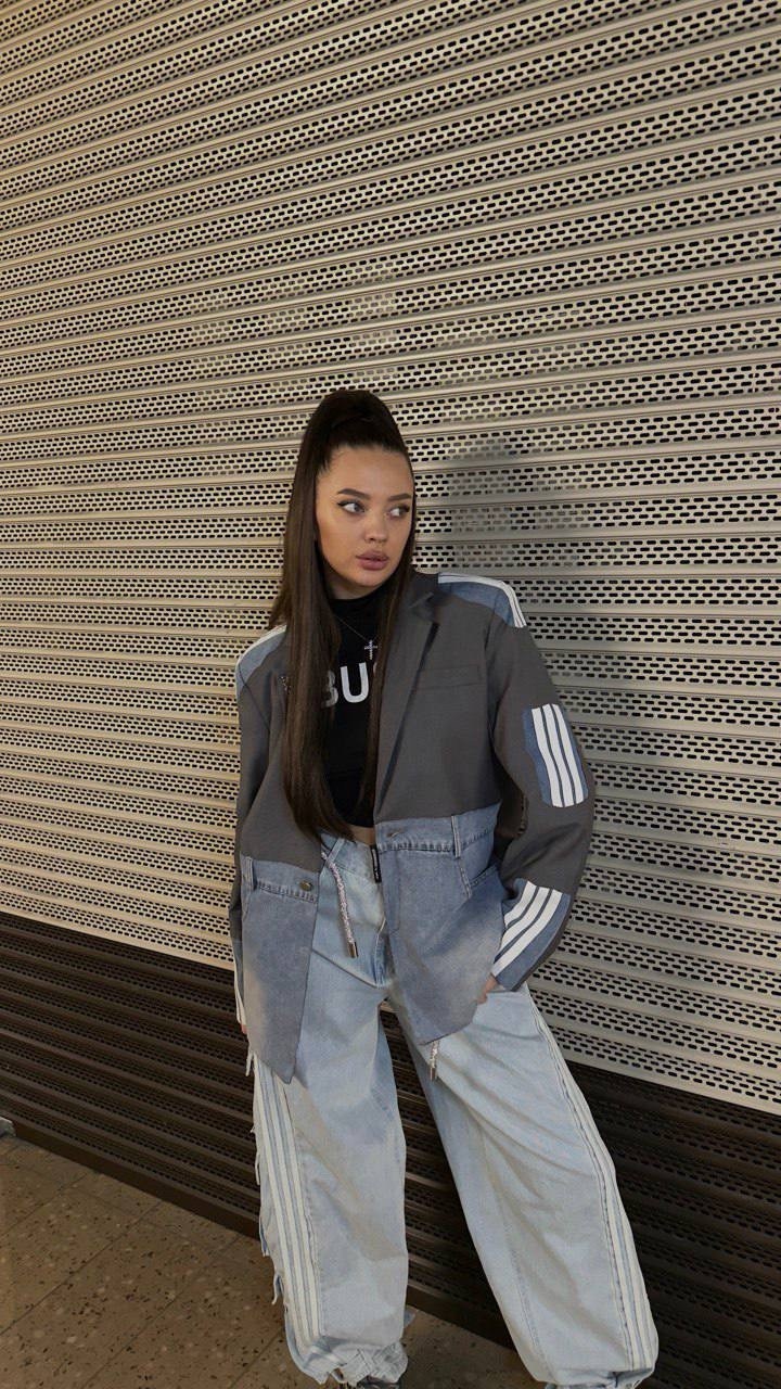 стильный джинсовый костюм,костюм в стиле спорт шик,костюм женский,джинсы с лампасами,костюмы женские модные