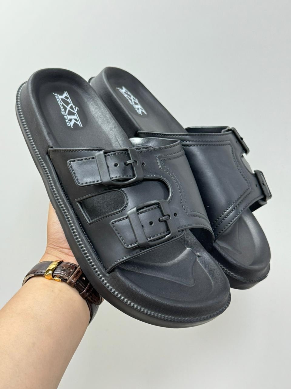 ,шлепанцы женские,мужские шлепанцы,тапочки модные,сандалии