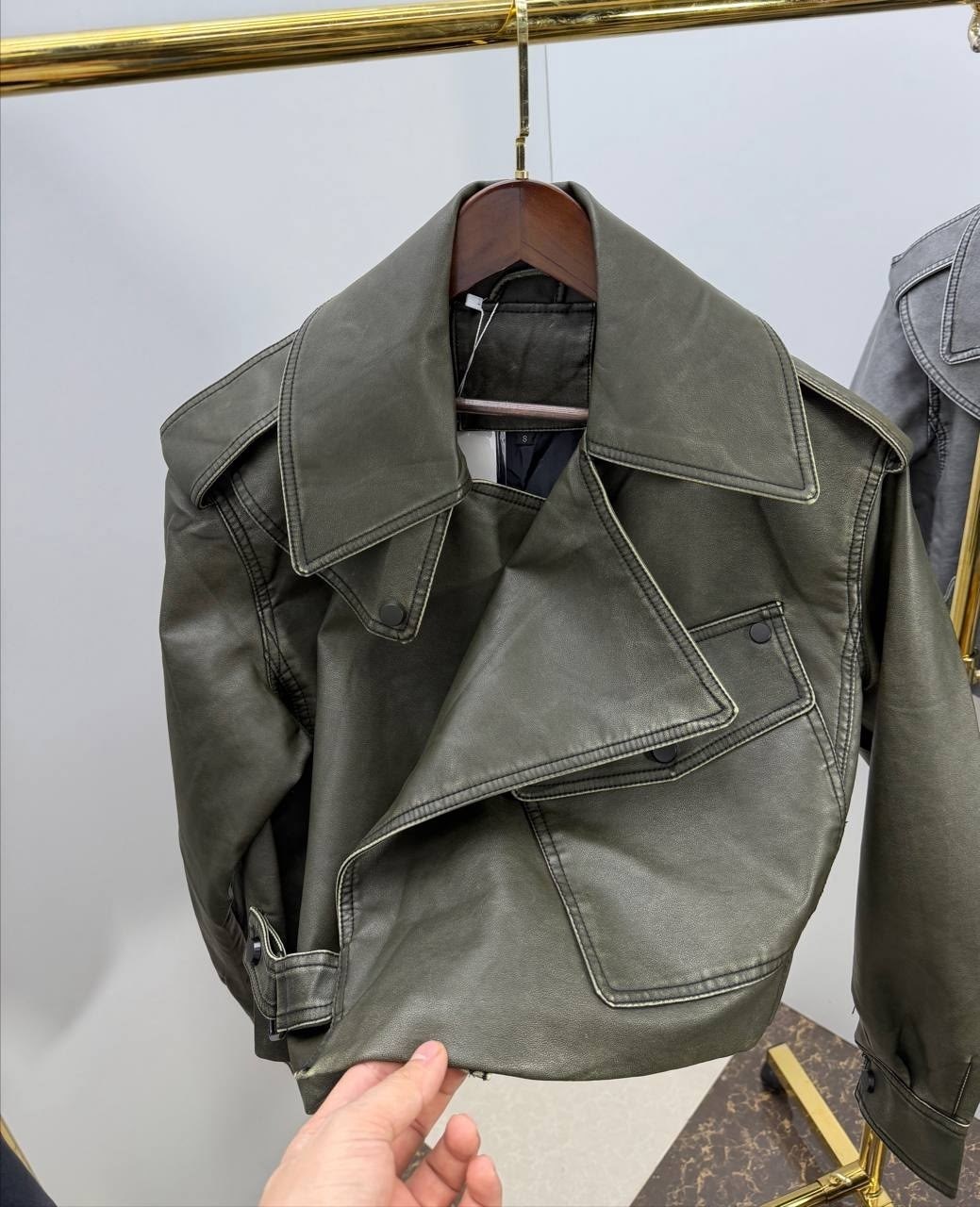 куртка косуха женская,косуха оверсайз кожаная куртка серая винтажная aftfbasic,косуха кожаная куртка весенняя укороченная fashionboom,косуха женская куртка кожаная oversize,косуха кожаная куртка укоро