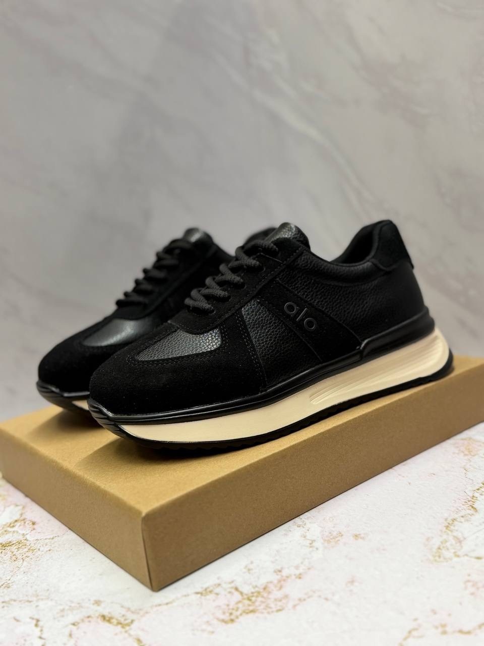 ,кроссовки женскиe,кроссовки для женщин,спортивная ,брендовые кроссовки