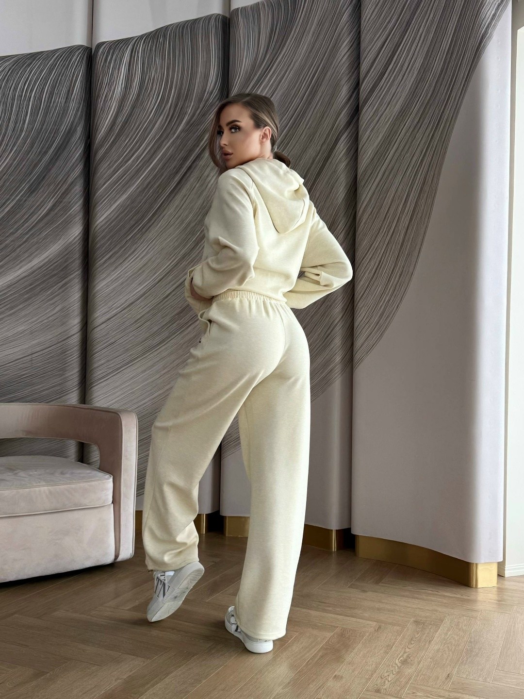 loro piana женский бежевый костюм premium,костюм вязаный кашемир модный стиль,стильные костюмы,женский костюм,костюм бежевый