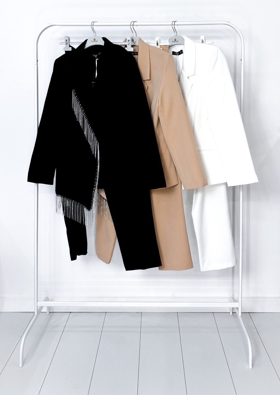 брючный нарядный костюм,женский брючный костюм,брючный костюм с перьями,брючный костюм pirs 3608 белый,костюм брючный белый