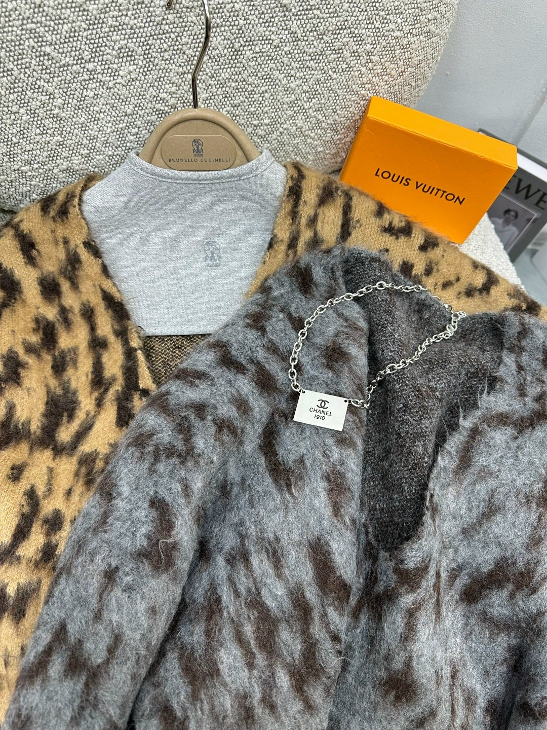 женский вязаный кардиган с леопардовым принтом,женский леопардовый принт вязаный кардиган,кардиган с леопардовым принтом,кардиган цвета хаки с леопардовым принтом,mcdv вязаный кардиган женский свитер