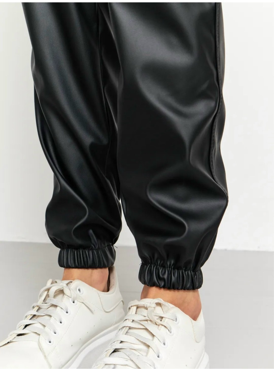 брюки джоггеры кожаные утепленные edgarchan 256000506,брюки джоггеры кожаные,женские брюки из экокожи,джоггеры кожаные утепленные брюки,брюки джоггеры из экокожи