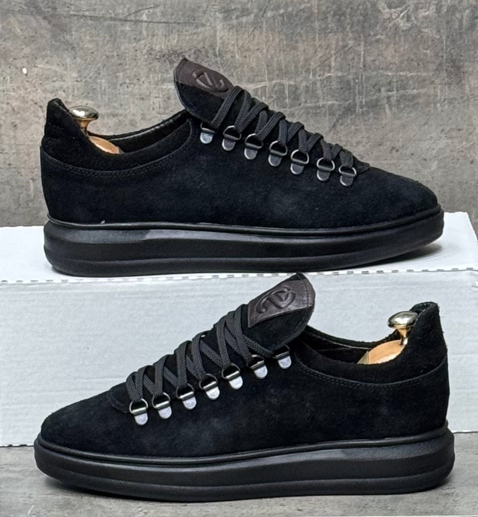 ,замшевые кроссовки alexander mcqueen чёрного цвета,замшевые кроссовки,кроссовки alexander mcqueen,кроссовки черные замшевые