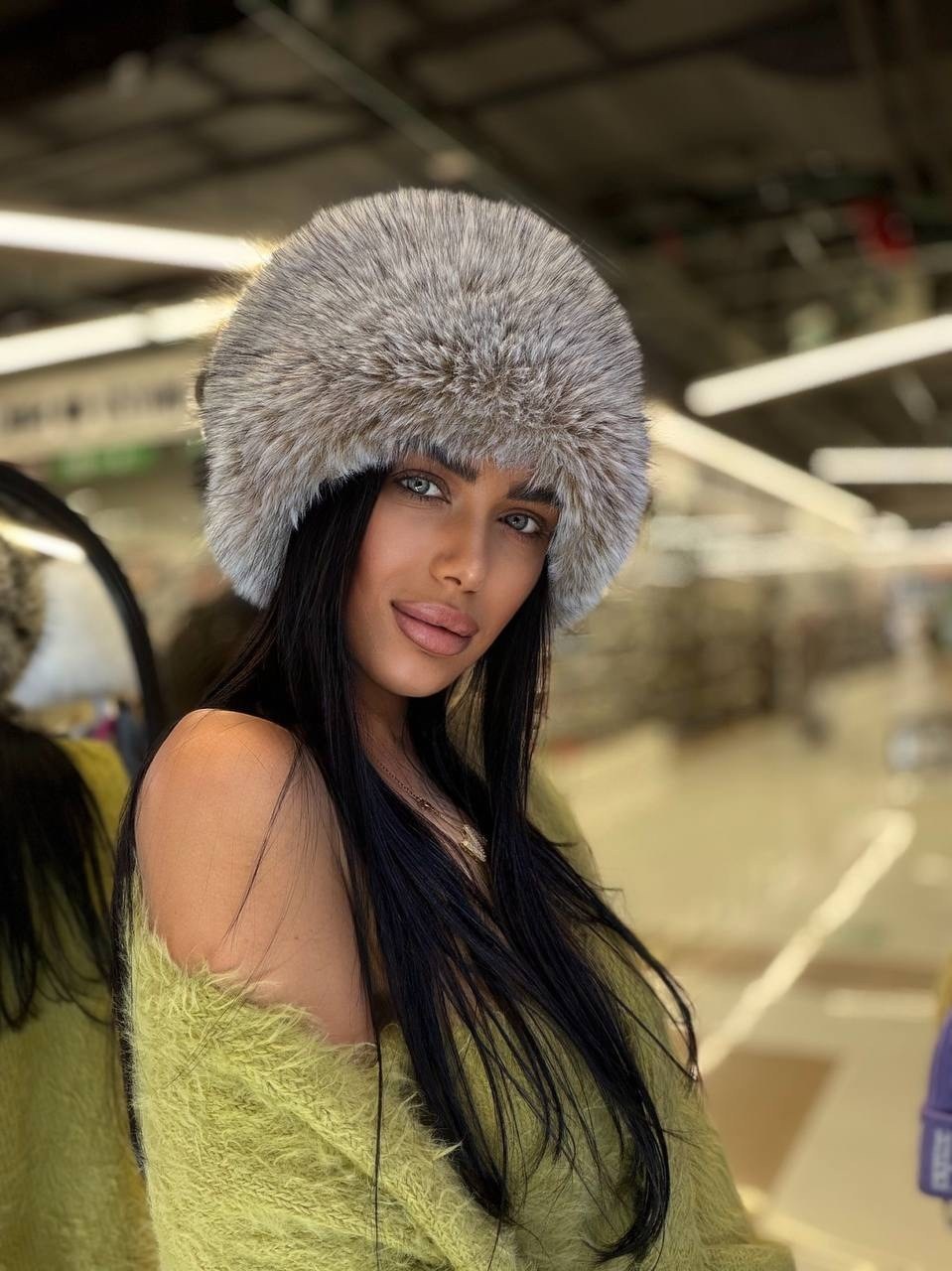 шапка зимняя меховая,меховая шапка,белая меховая шапка,девушка,меховая куртка