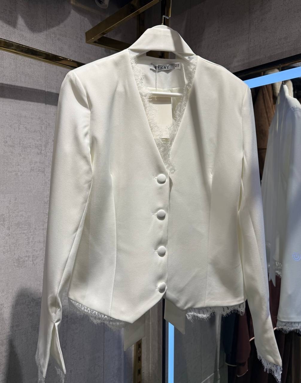 платье пиджак с кружевом,блейзер с кружевом,платье пиджак с гипюром,атласная юбка,пиджак с гипюром