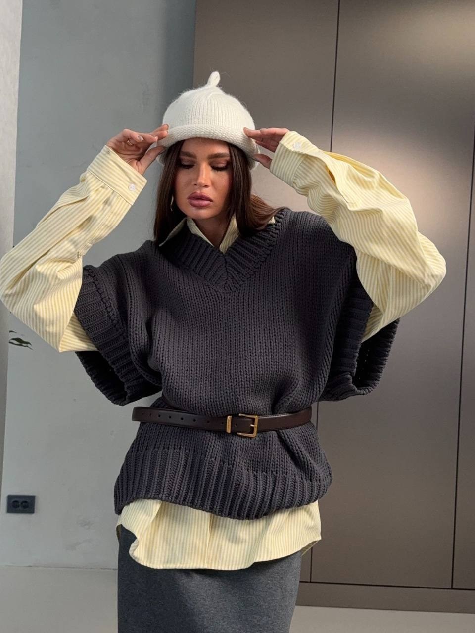 жилет вязаный трикотажный безрукавка beige island,вязаный жилет,жилет вязаный трикотажный безрукавка в офис beige island,женский вязаный жилет,жилет с трикотажной вставкой