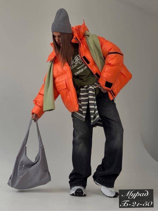 модная оранжевая куртка,женская зимняя куртка-пуховик ярко-оранжевого цвета,женская зимняя куртка-пуховик ярко-оранжевый,зимняя куртка,модные пуховики на зиму