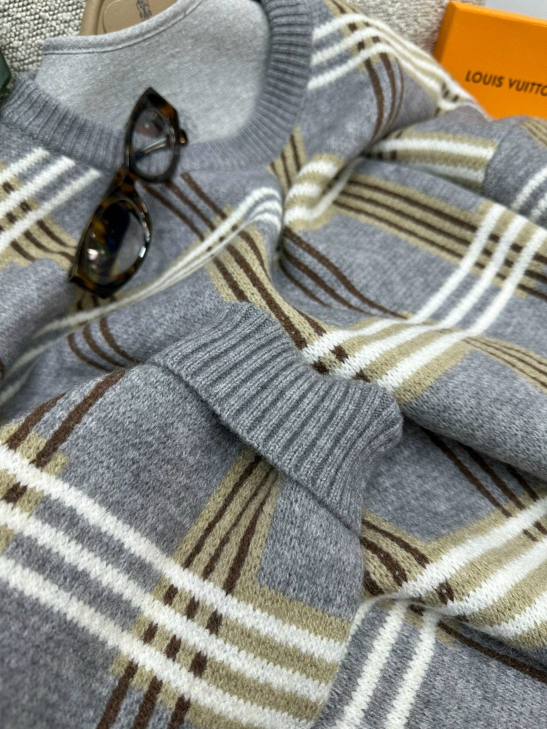 шарф burberry,теплые шарфы,свитер burberry,клетчатый шарф,шарф в клетку