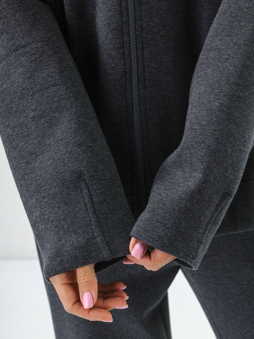 трикотажные брюки,брюки женские серые,трикотажные костюмы,костюм с брюками,брюки свободного кроя