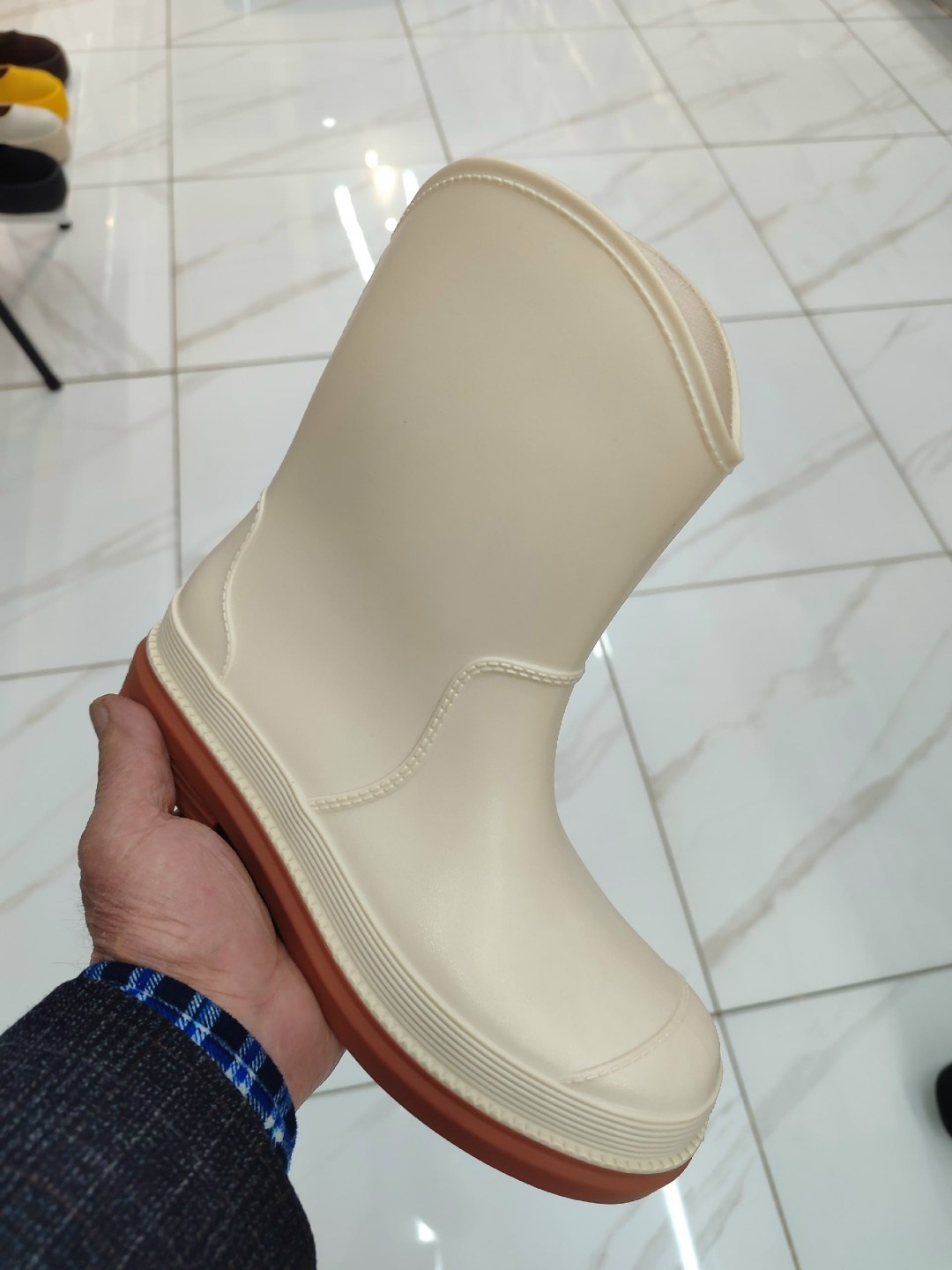 крокс резиновые сапоги желтые,резиновые сапоги,женские резиновые сапоги,резиновые сапоги желтые,желтые резиновые сапоги женские