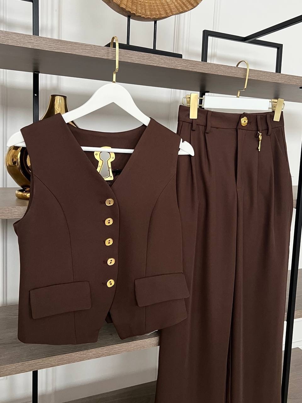 брючный костюм,костюм брючный деловой с жилеткой six reasons,костюм жилет с брюками,костюм брючной деловой,женский костюм брючный с жилетом