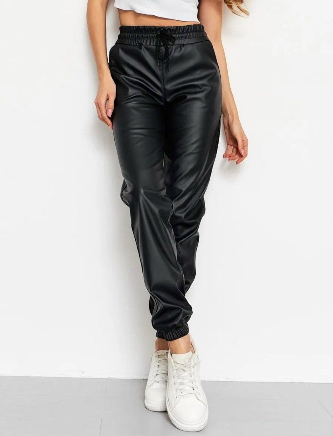 брюки джоггеры кожаные утепленные edgarchan 256000506,брюки джоггеры кожаные,женские брюки из экокожи,джоггеры кожаные утепленные брюки,брюки джоггеры из экокожи