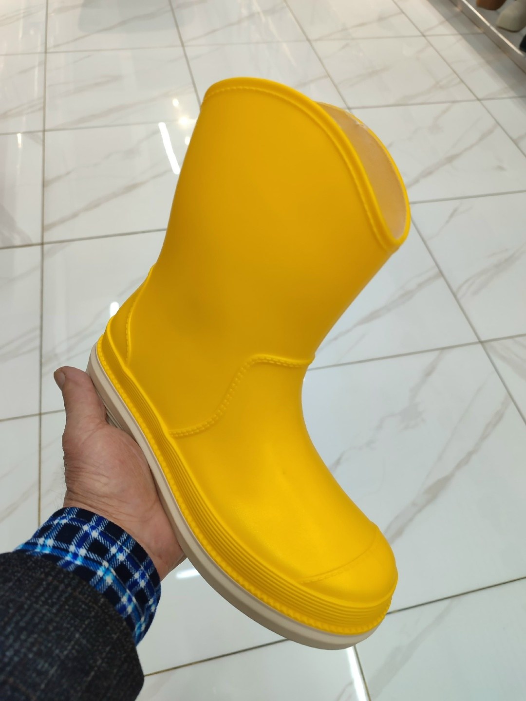 крокс резиновые сапоги желтые,резиновые сапоги,женские резиновые сапоги,резиновые сапоги желтые,желтые резиновые сапоги женские