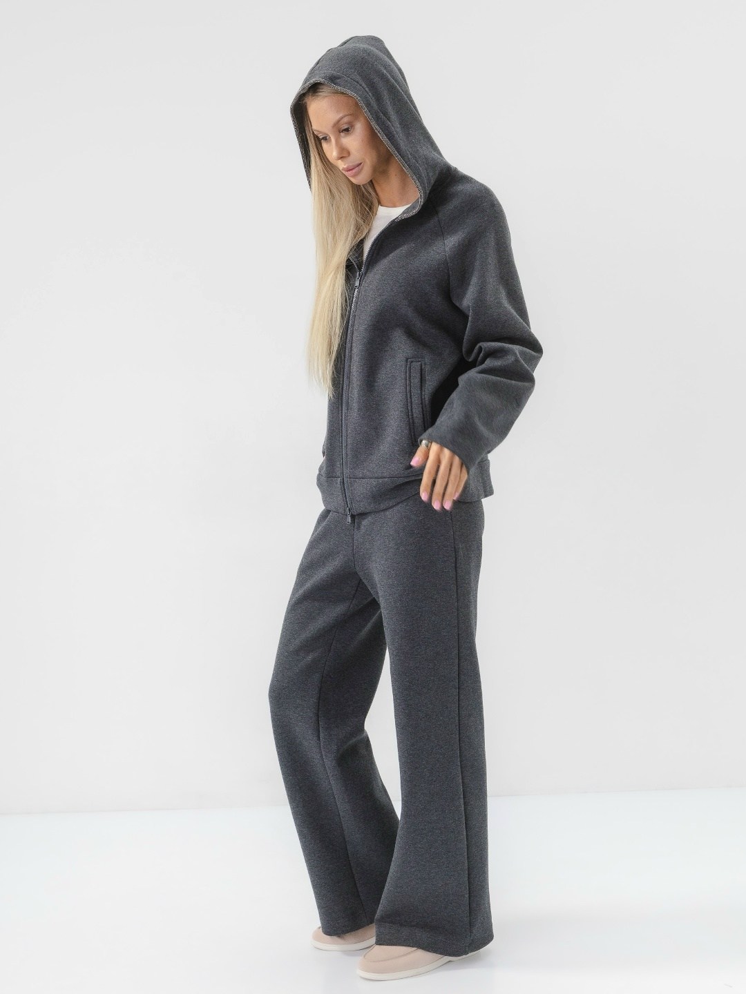 трикотажные брюки,брюки женские серые,трикотажные костюмы,костюм с брюками,брюки свободного кроя