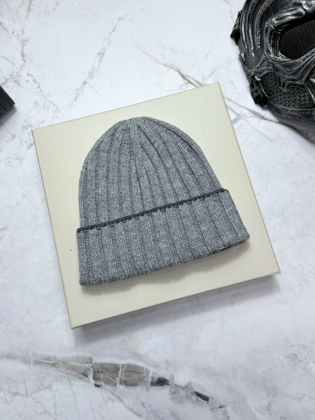 шапка brunello cucinelli черный,мужская зимняя шапка,шапка мужская,brunello cucinelli кашемировая шапка,шапка мужская hugo boss