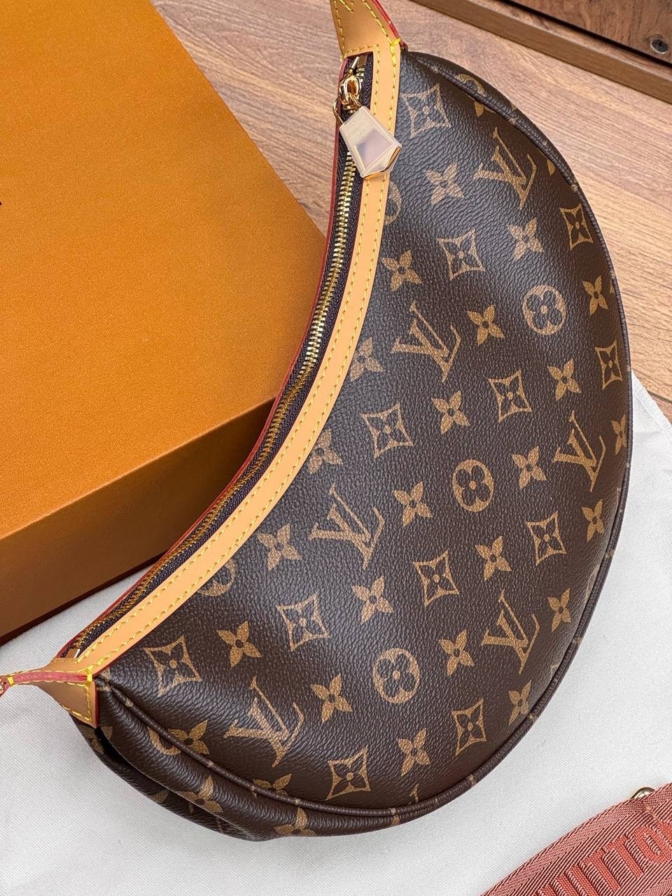 сумка женская louis vuitton,сумкa louis vuitton,сумка луи виттон полумесяц,сумка на плечо louis vuitton,louis vuitton сумка полумесяц на плечо