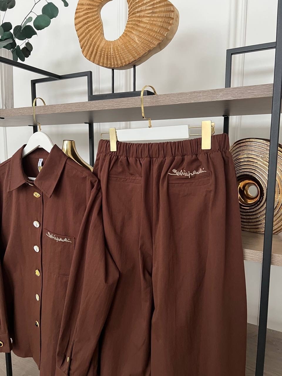 стильные костюмы,коричневый костюм,костюм с брюками,костюм с брюками и рубашкой,женские костюмы