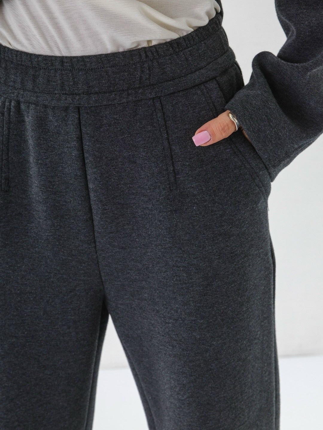 трикотажные брюки,брюки женские серые,трикотажные костюмы,костюм с брюками,брюки свободного кроя