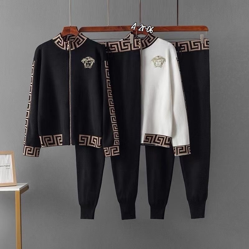 versace tracksuits long sleeved for men,костюм спортивный versace,спортивный костюм версаче белый,костюм версаче женский,комплект одежды versace