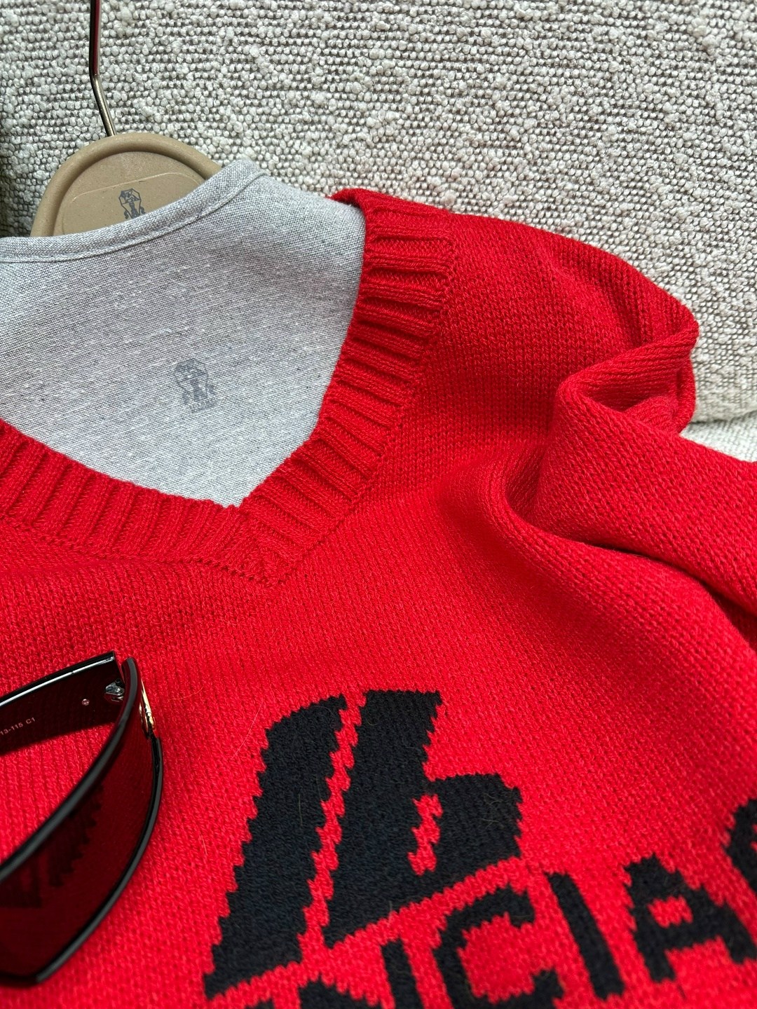 баленсиага свитер,баленсиага красная толстовка,свитер баленсиага мужской,свитер balenciaga,красный свитер баленсиага