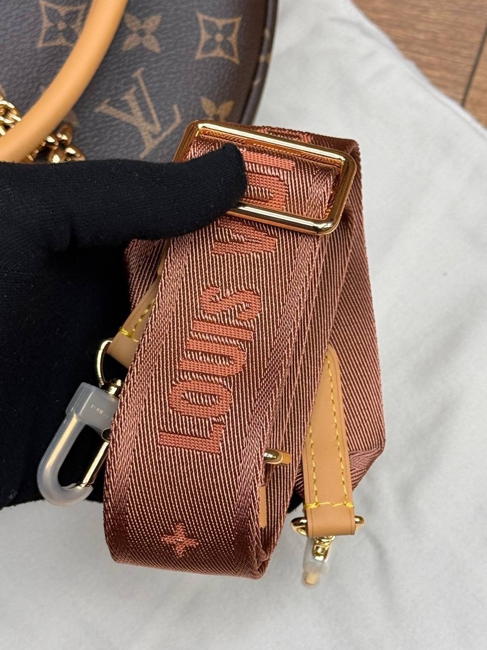 сумка женская louis vuitton,сумкa louis vuitton,сумка луи виттон полумесяц,сумка на плечо louis vuitton,louis vuitton сумка полумесяц на плечо