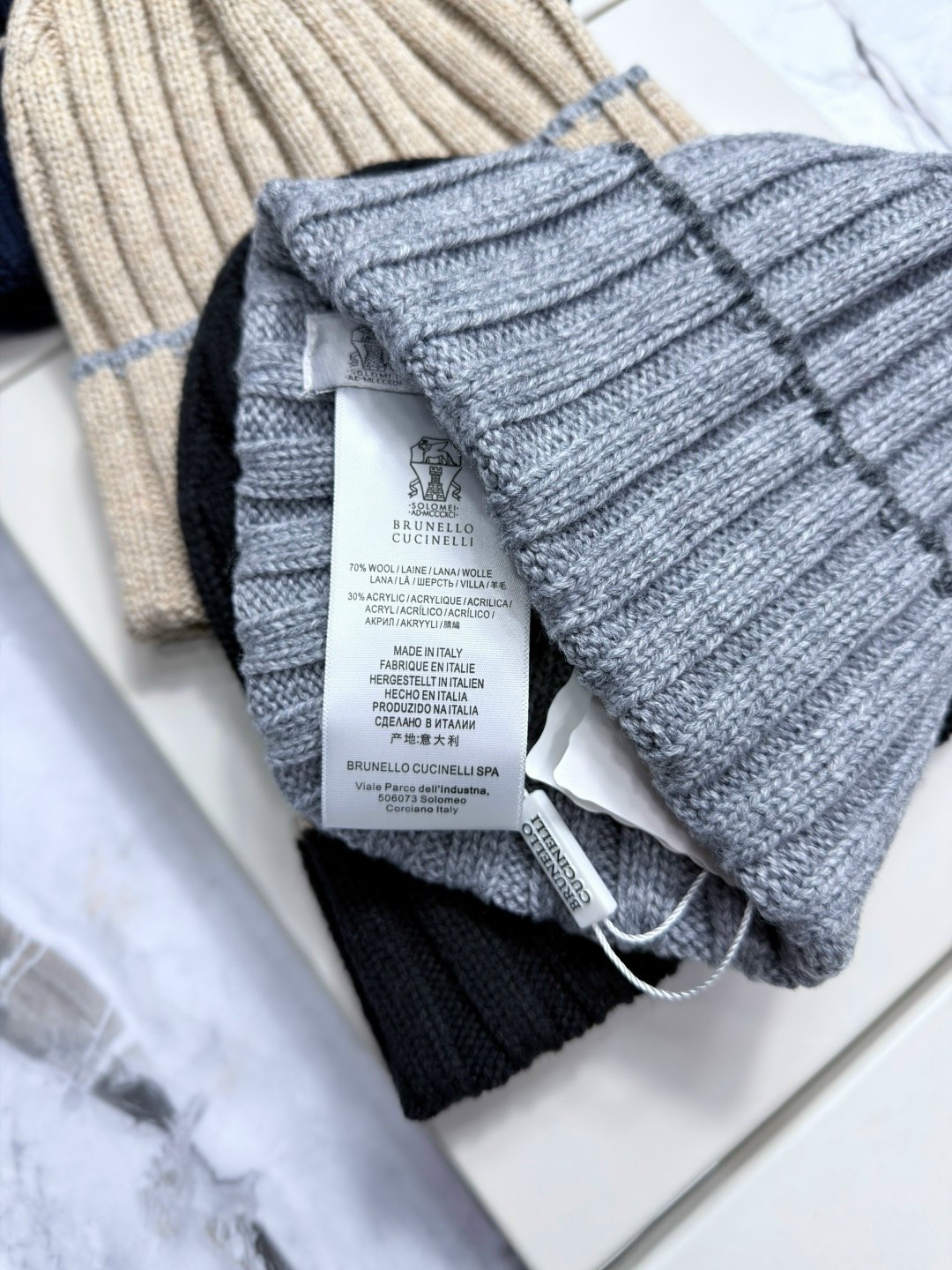 шапка brunello cucinelli черный,мужская зимняя шапка,шапка мужская,brunello cucinelli кашемировая шапка,шапка мужская hugo boss