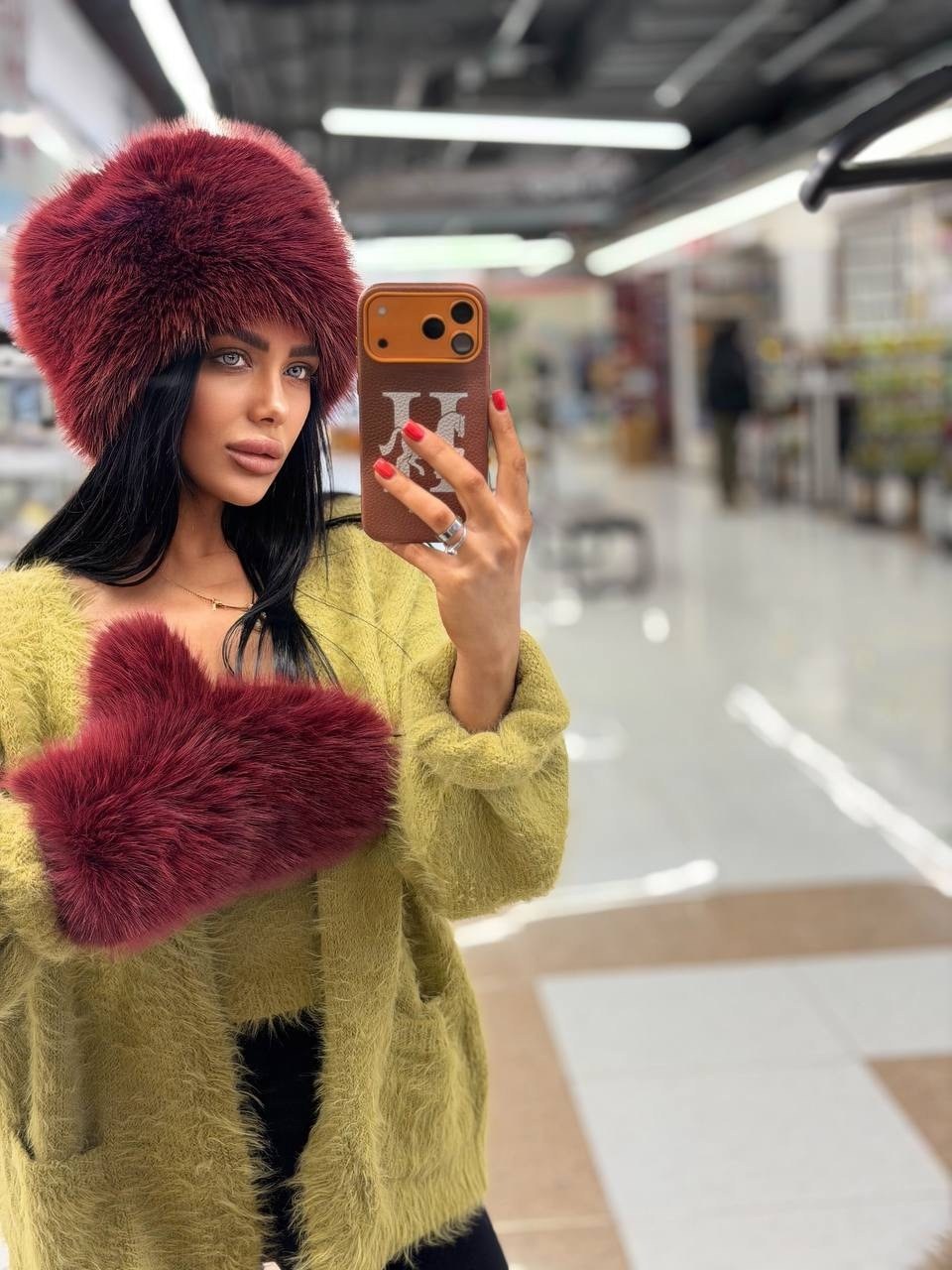 меховая шапка,девушка,берет rianne серый крупная вязка wooly's,шапка женская меховая из песца,белая меховая шапка