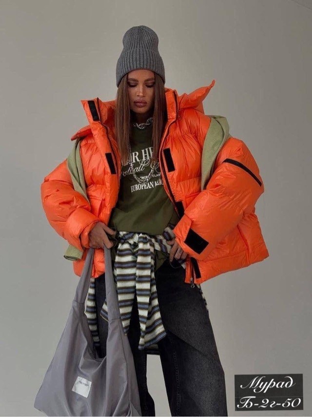 модная оранжевая куртка,женская зимняя куртка-пуховик ярко-оранжевого цвета,женская зимняя куртка-пуховик ярко-оранжевый,зимняя куртка,модные пуховики на зиму